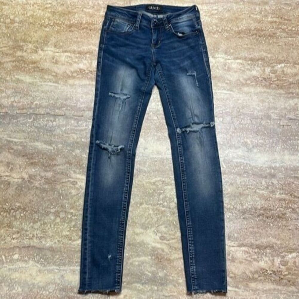 Grace Women’s skinny distressed jeans. Size 24
